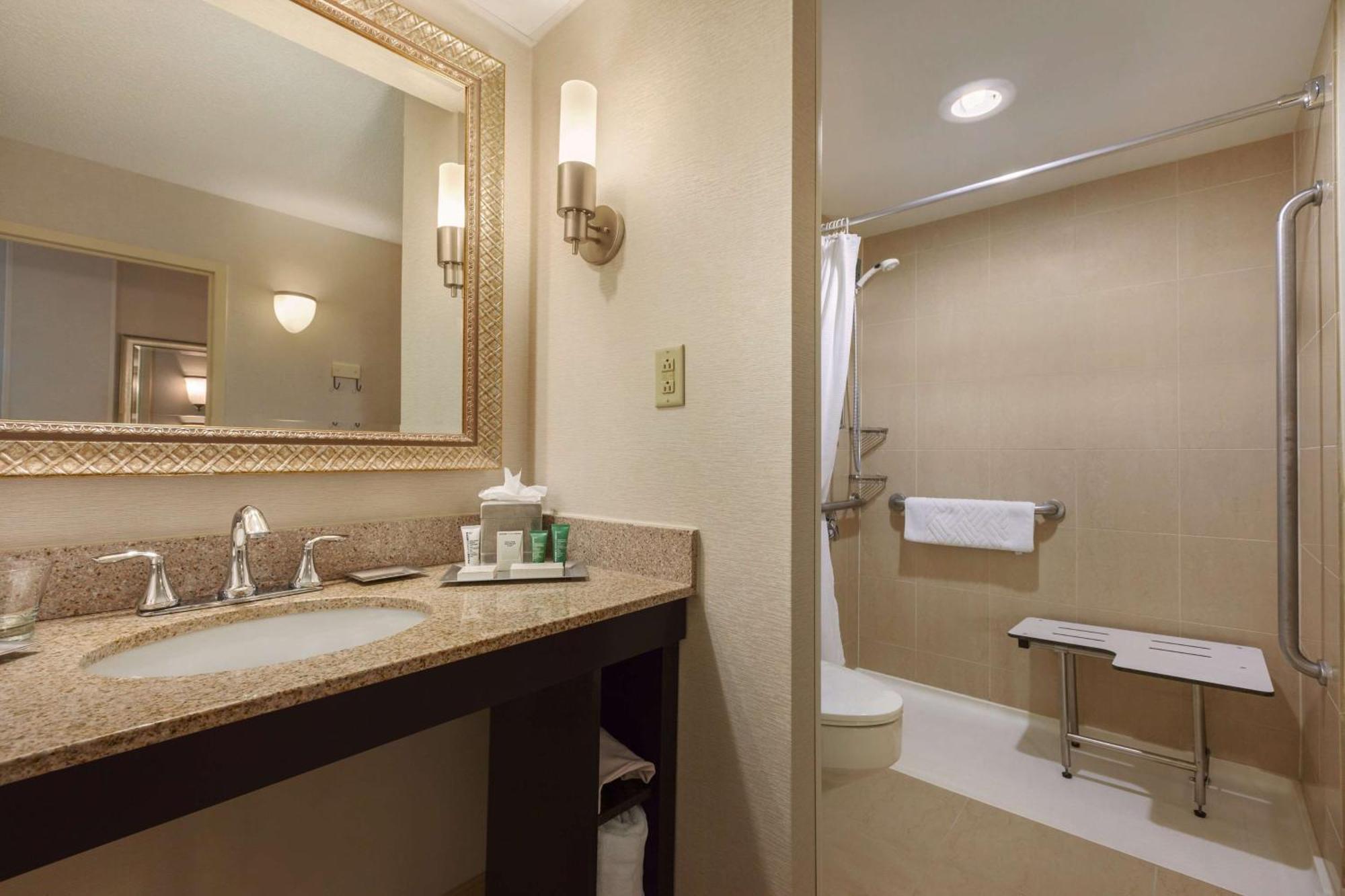 Hilton Fort Wayne At The Grand Wayne Convention Center (Adults Only) Dış mekan fotoğraf