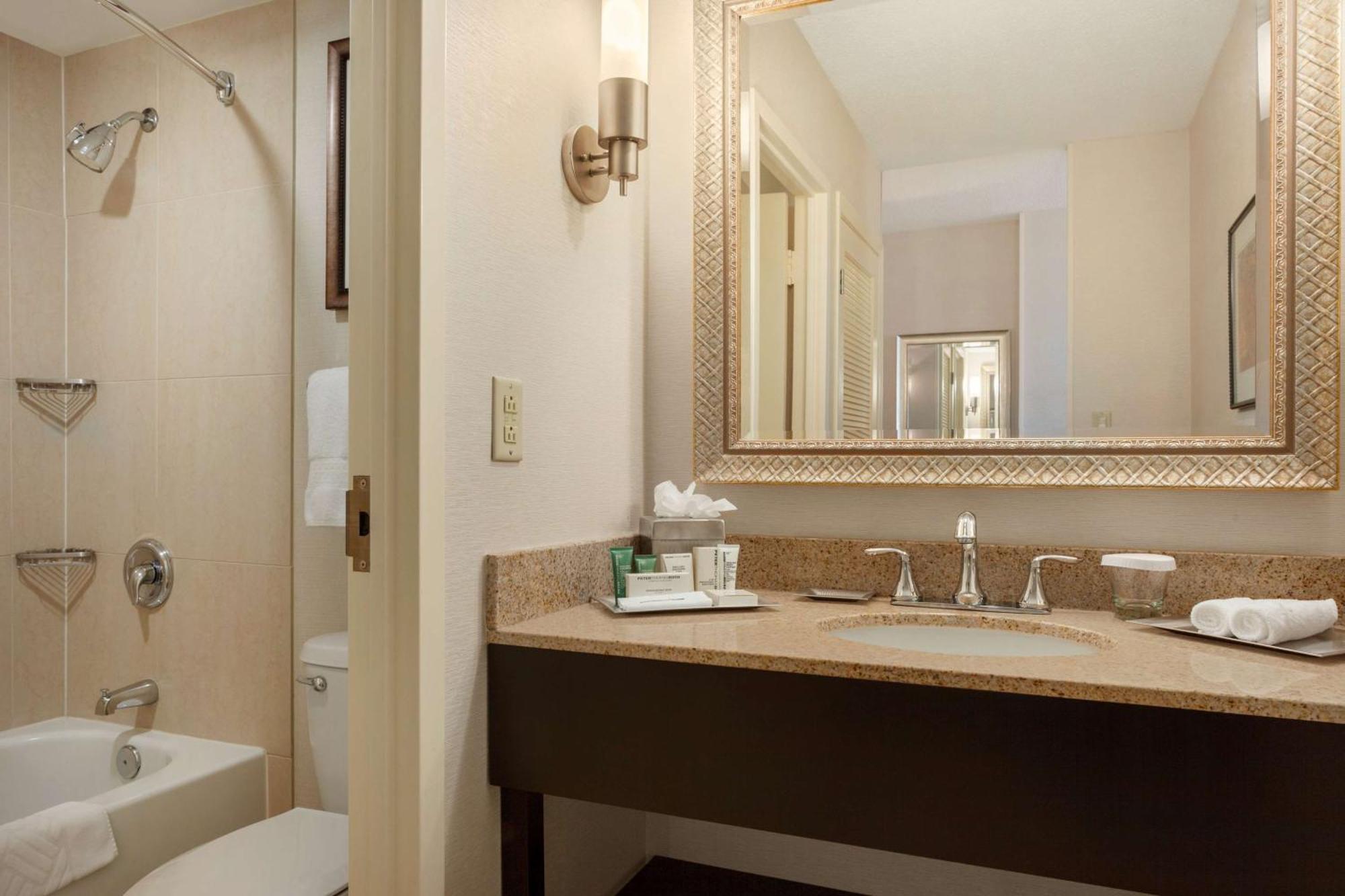 Hilton Fort Wayne At The Grand Wayne Convention Center (Adults Only) Dış mekan fotoğraf