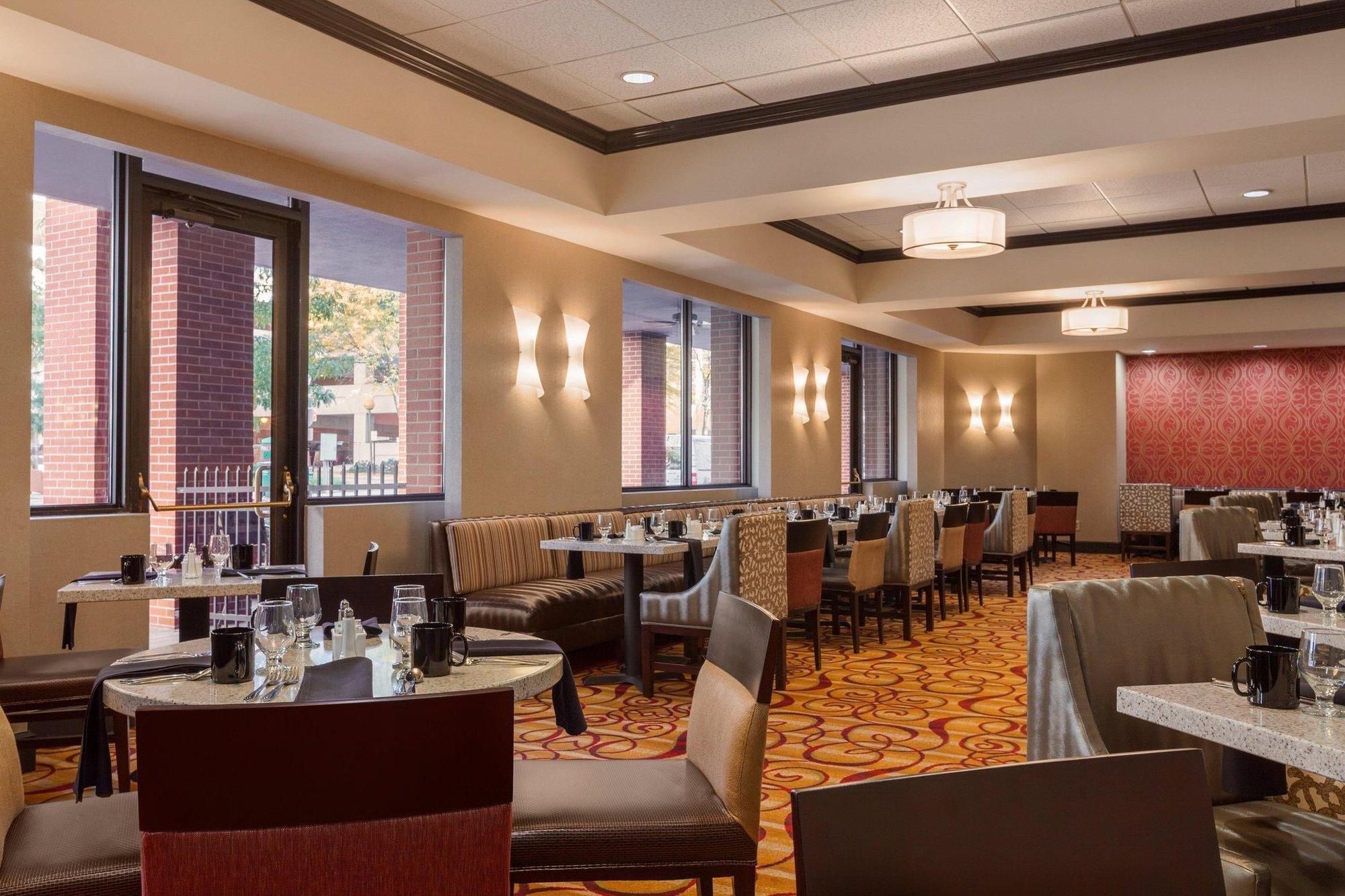 Hilton Fort Wayne At The Grand Wayne Convention Center (Adults Only) Dış mekan fotoğraf